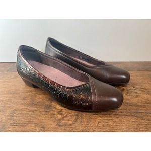Clarks Everyday Slip on Loafers Women's shoes Leather Brown Size 7